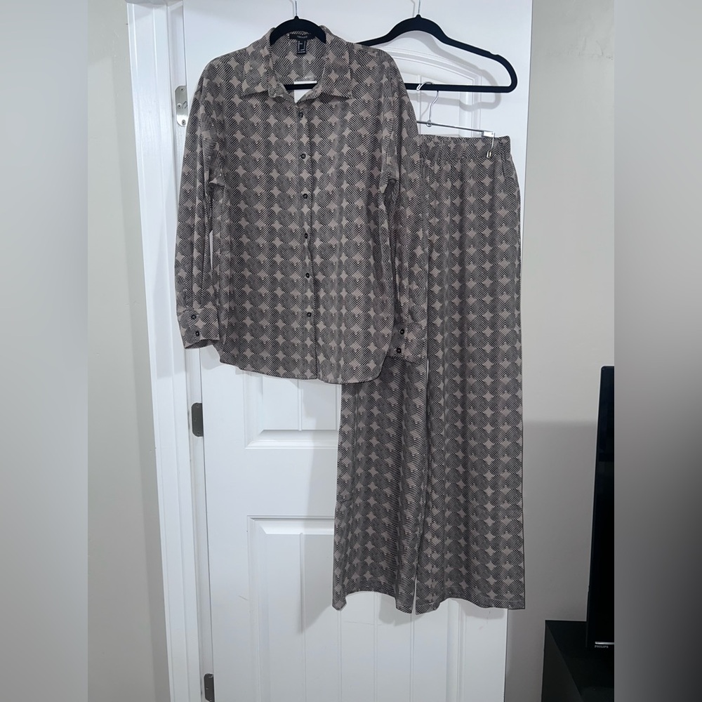 Forever 21 Gray Patterned Wide Leg Pants & Shirt Set